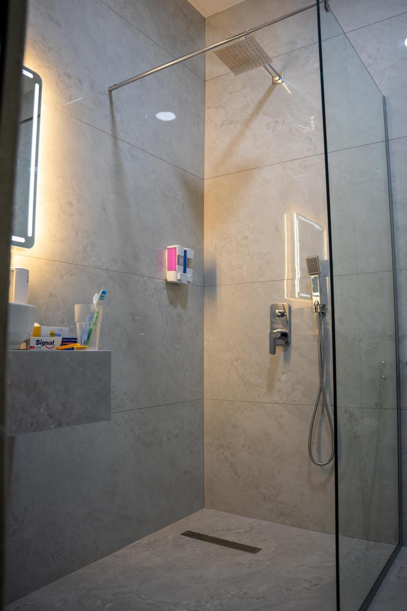 Kristal Hotel ドホーク エクステリア 写真
